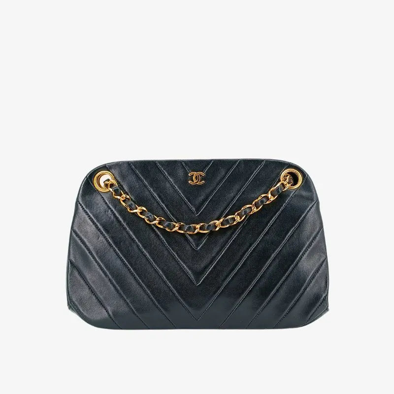 ra838-chanel-vintage-black-lambskin-chevron-handbag