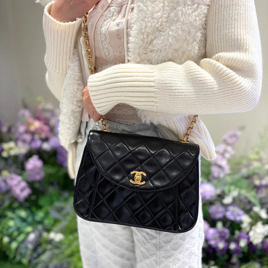 rc658-chanel-vintage-black-lambskin-gold-chain-flap-bag