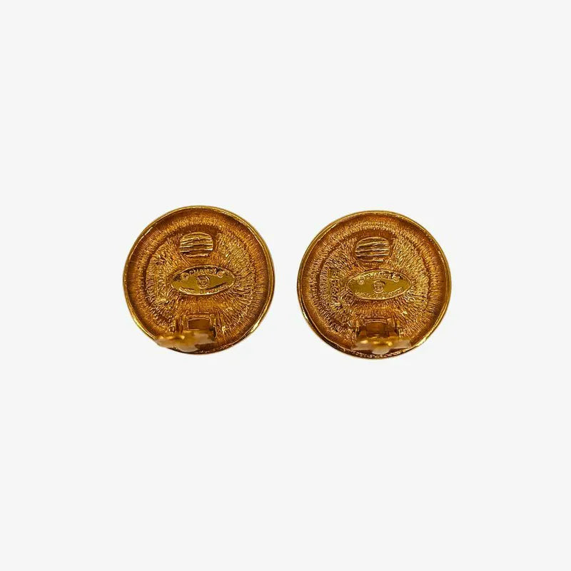 rb496-chanel-vintage-round-gold-plated-clip-on-earrings