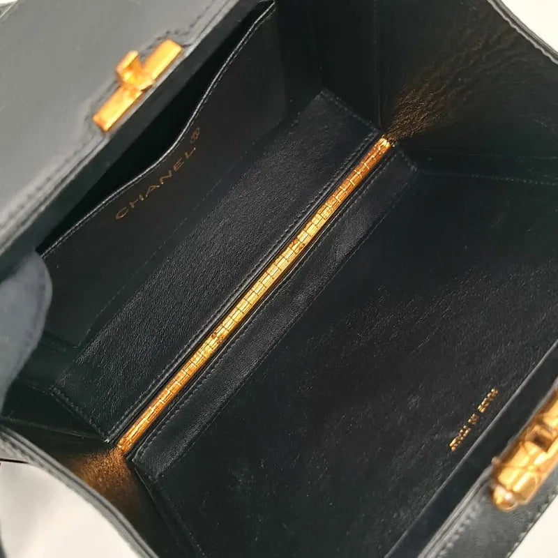 jah110-chanel-vintage-black-lambskin-chevron-box-bag