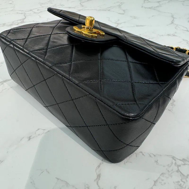 rc581-chanel-vintage-black-lambskin-classic-mini-flap-bag