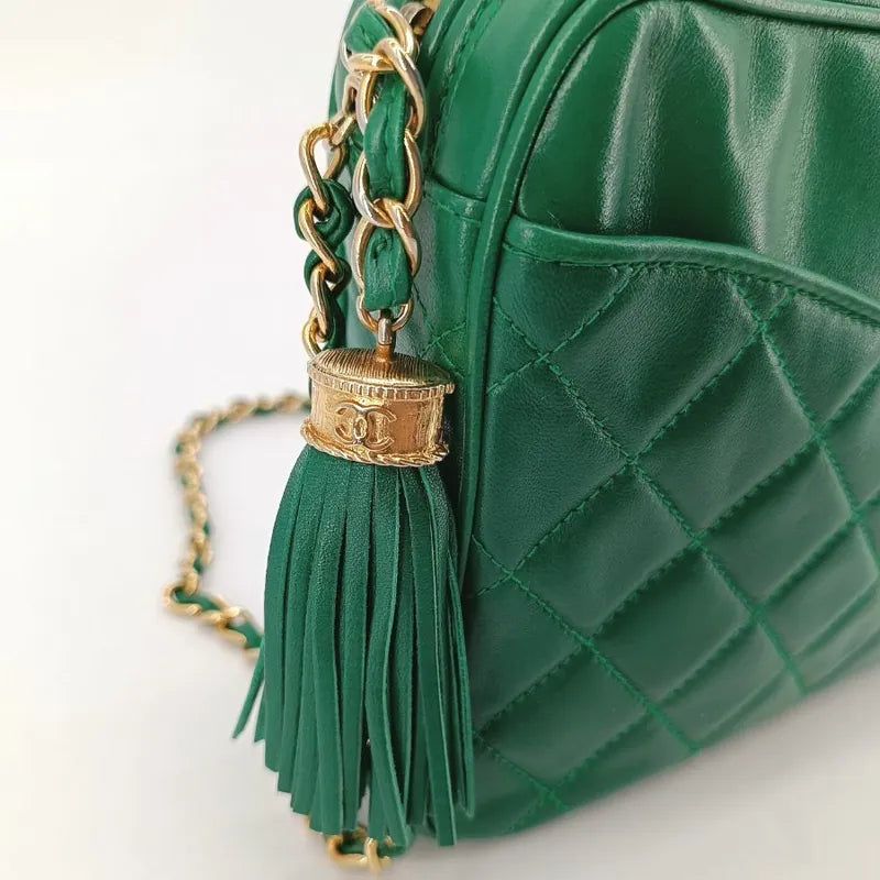 jt300-chanel-vintage-green-lambskin-tassel-camera-bag