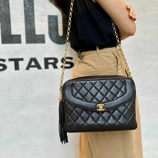 jt886-chanel-vintage-black-lambskin-gold-chain-camera-bag