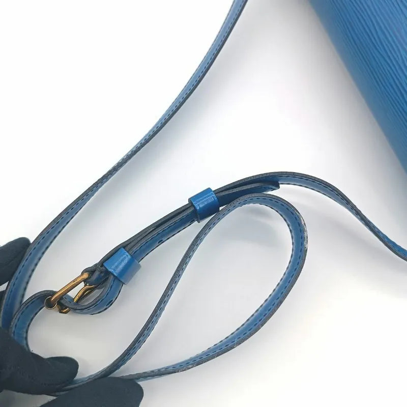 js441-louis-vuitton-cartouchiere