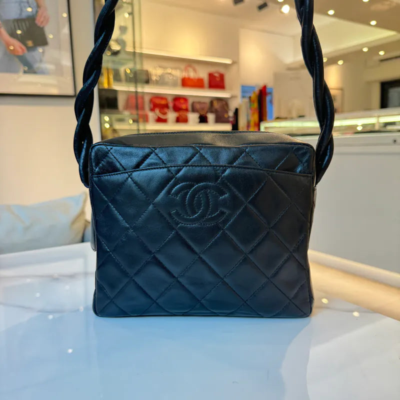 rb715-chanel-vintage-black-lambskin-camera-bag