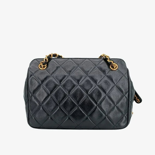 js718-chanel-vintage-black-lambskin-quilted-camera-bag