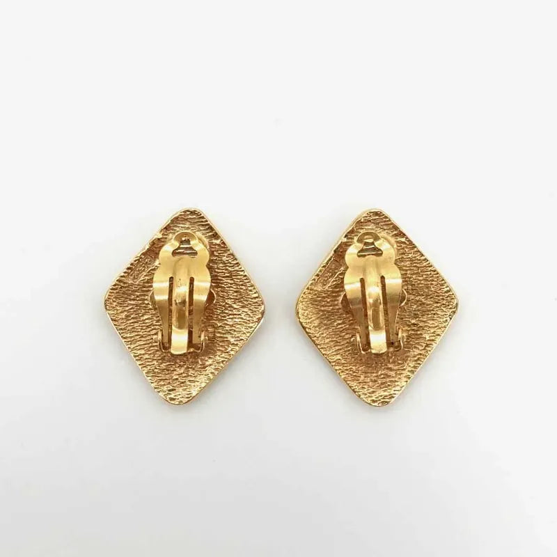 jr729-chanel-vintage-diamond-gold-plated-clip-on-earrings