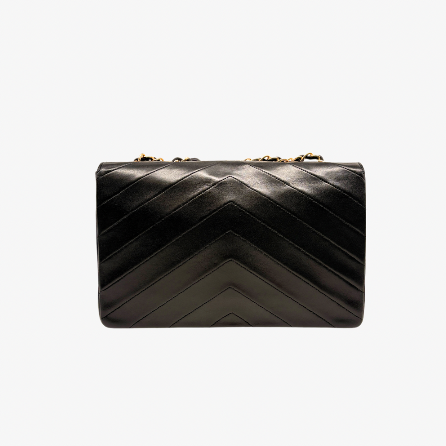 JAH235 - Chanel Vintage Black Lambskin Chevron CC Clasp Flap Bag - Lovintage