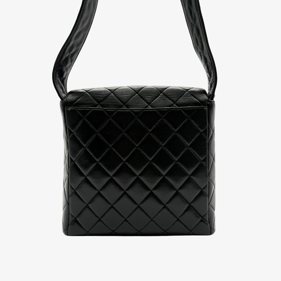 CS091 - CHANEL Vintage Black Lambskin CC Matelasse Shoulder Bag - Lovintage