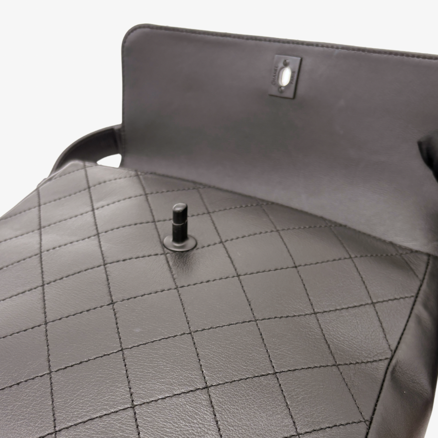 RG708 - CHANEL Vintage Black Calfskin So Black Kelly Shoulder Bag - Lovintage