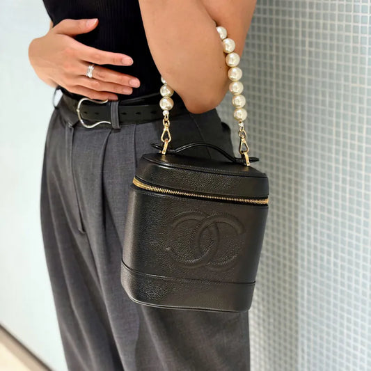 JW410 - CHANEL Vintage Black Caviar Leather Cosmetic Bag