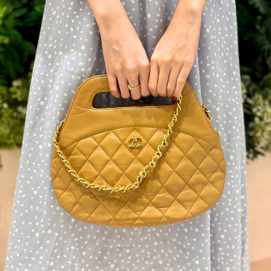 RG215 - CHANEL Vintage Beige Lambskin Hand Shoulder Bag